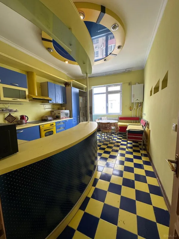 Satılır 3 otaqlı mənzil 143 m²