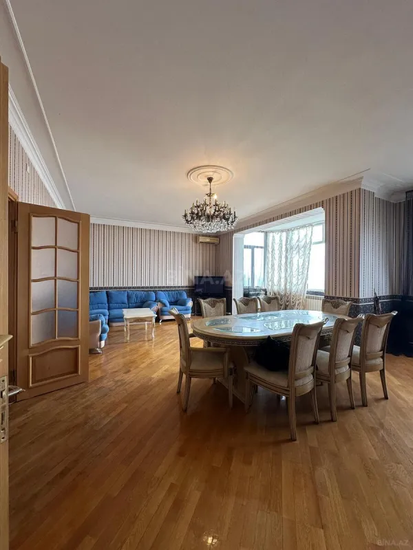 Satılır 3 otaqlı mənzil 143 m²