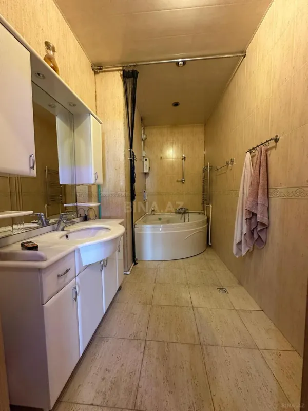 Satılır 3 otaqlı mənzil 143 m²