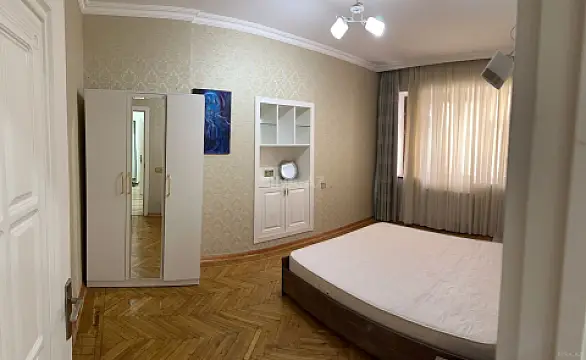 Satılır 2 otaqlı mənzil 72 m²