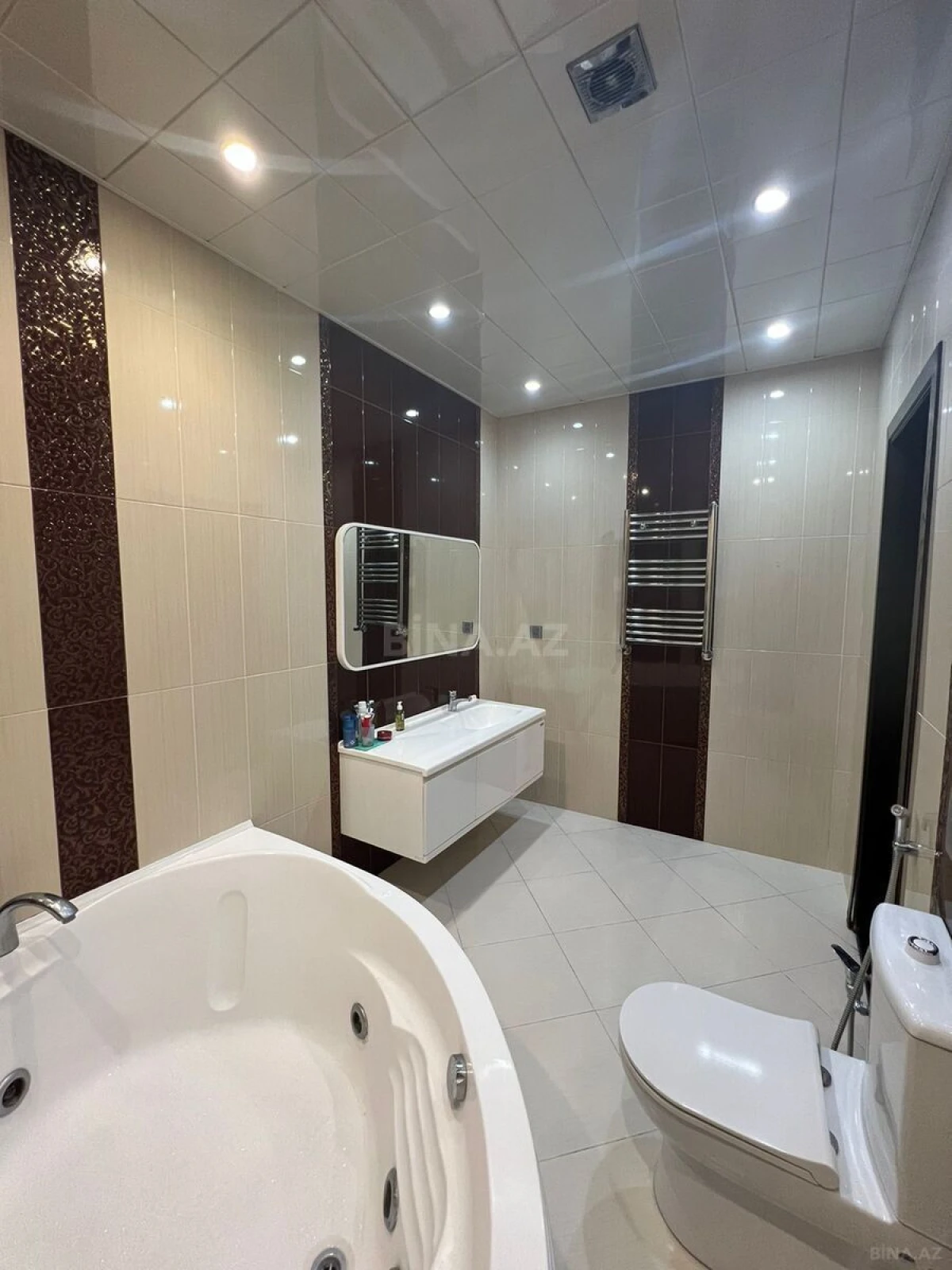Satılır 3 otaqlı mənzil 170 m²