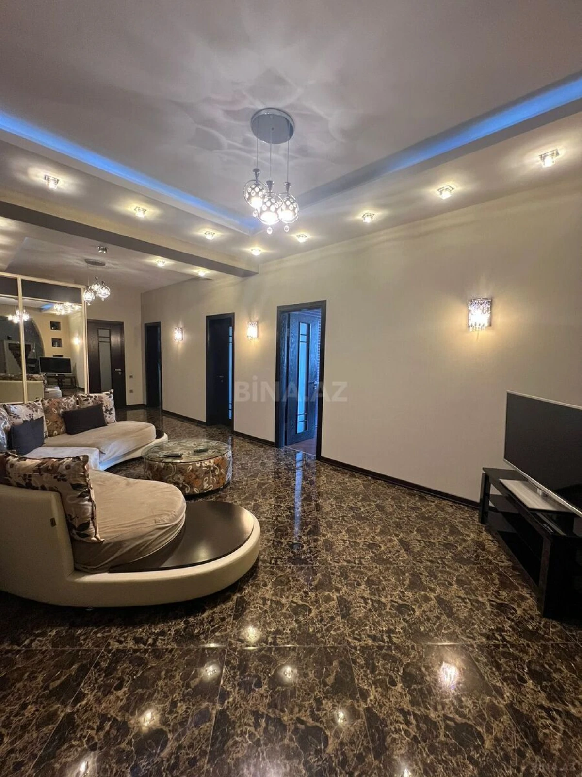 Satılır 3 otaqlı mənzil 170 m²