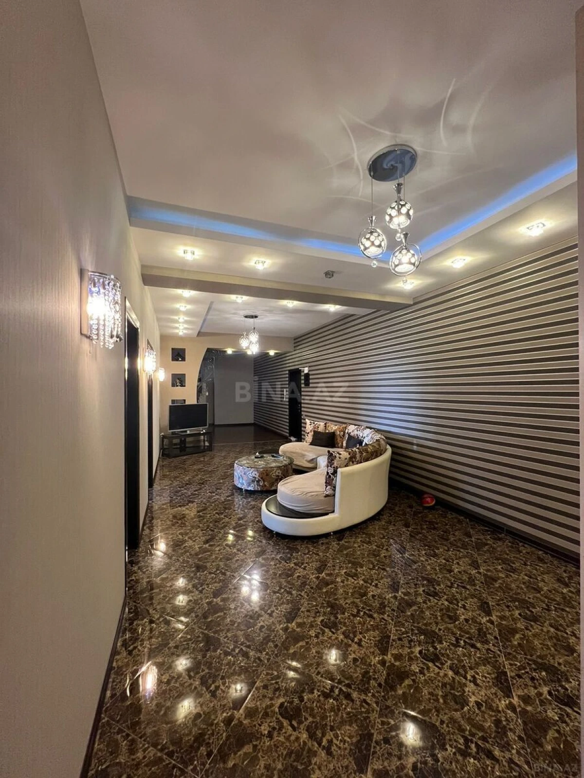 Satılır 3 otaqlı mənzil 170 m²