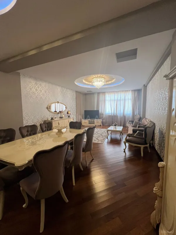 Satılır 3 otaqlı mənzil 170 m²