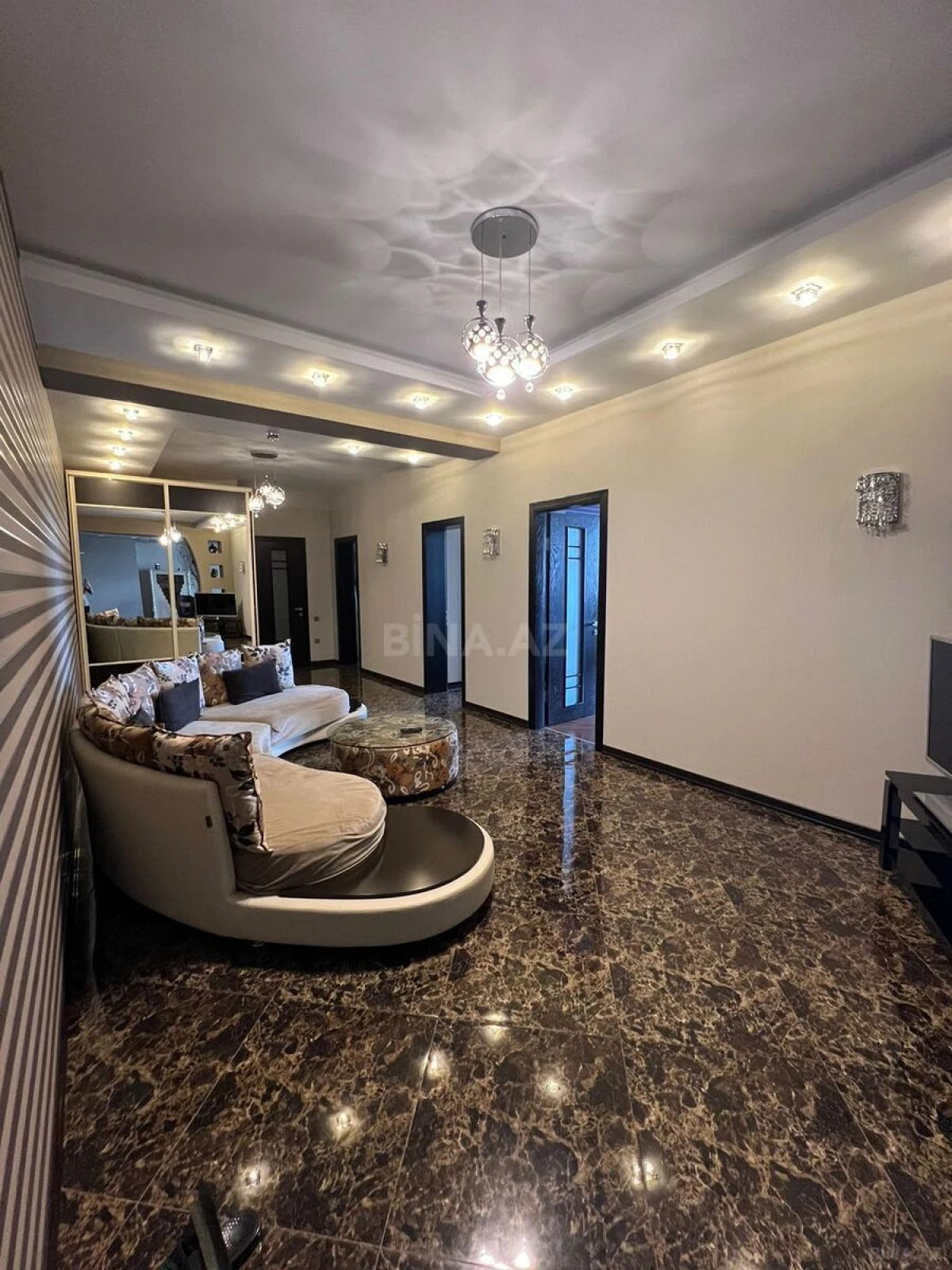 Satılır 3 otaqlı mənzil 170 m²
