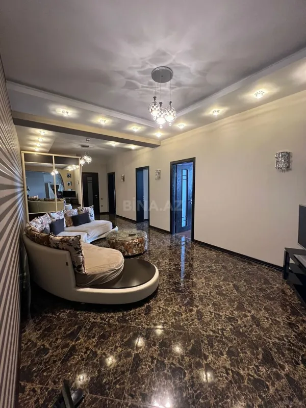 Satılır 3 otaqlı mənzil 170 m²