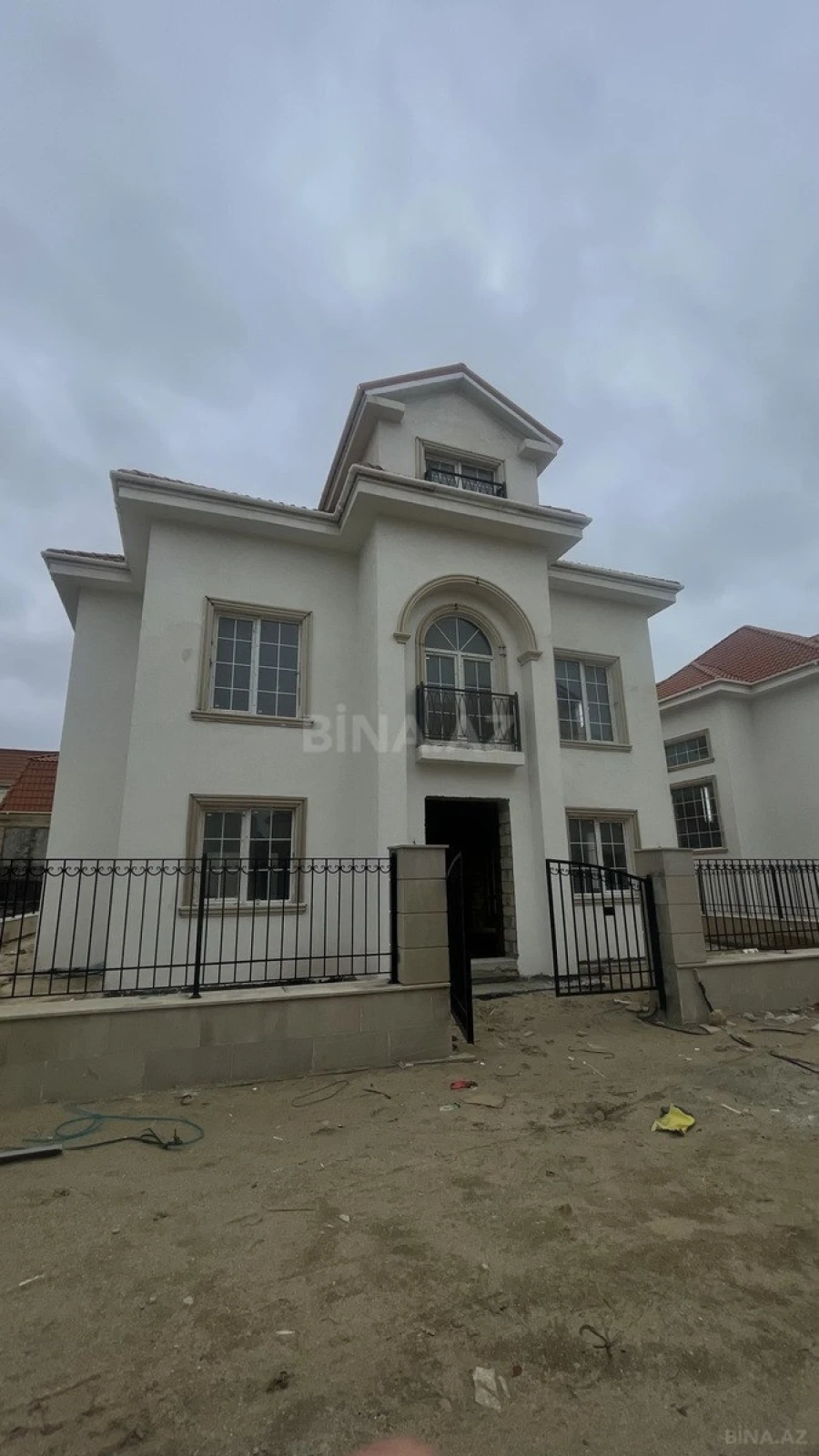 Satılır həyət evi 440 m²