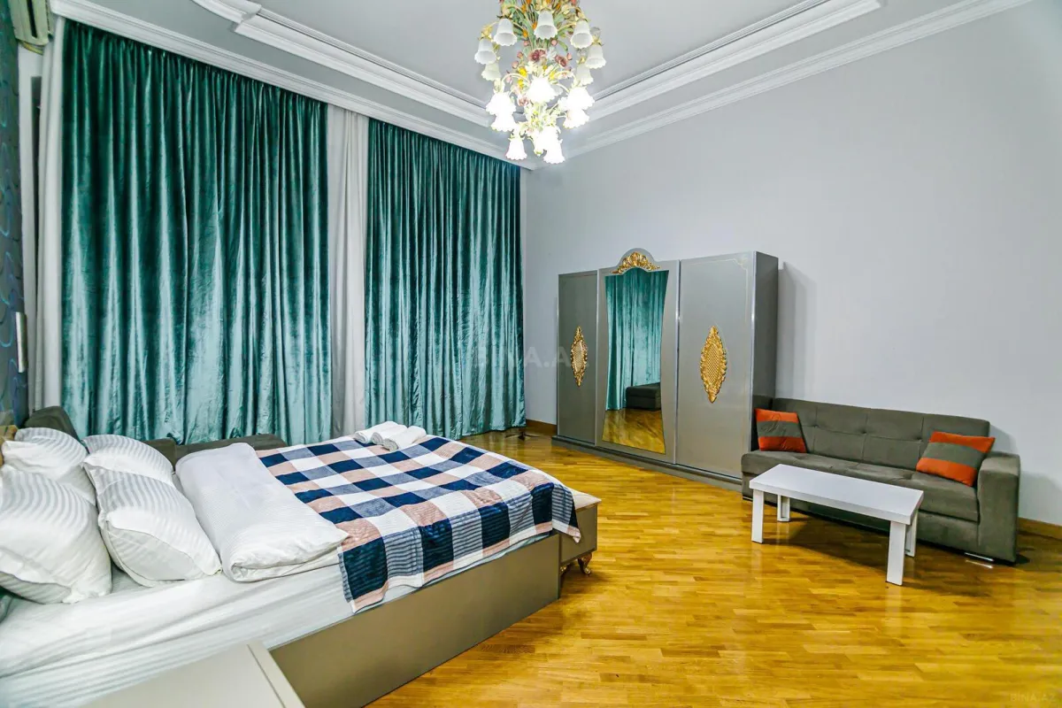 Kirayə verilir 4 otaqlı mənzil 150 m²