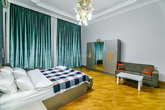 Kirayə verilir 4 otaqlı mənzil 150 m²