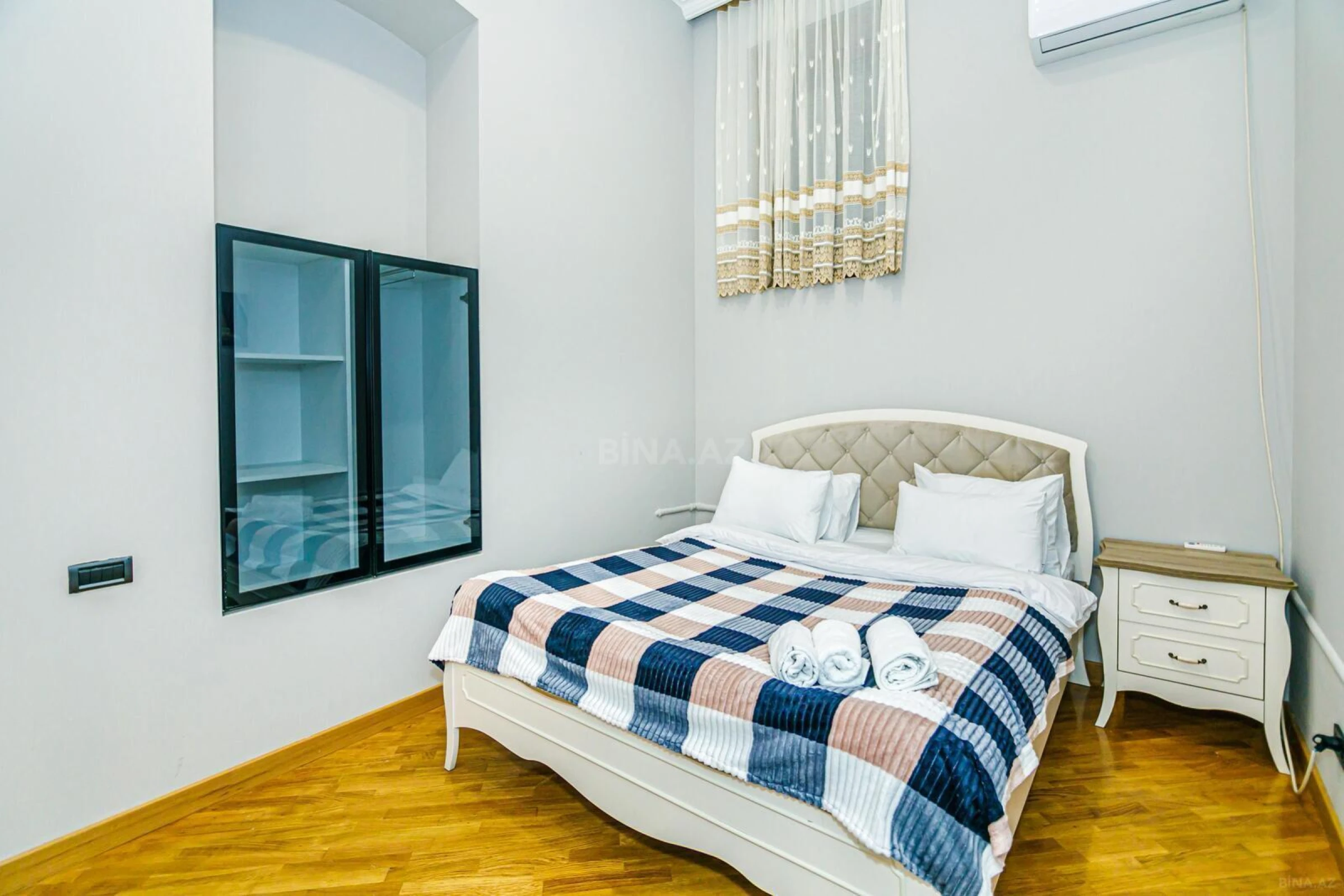 Kirayə verilir 4 otaqlı mənzil 150 m²
