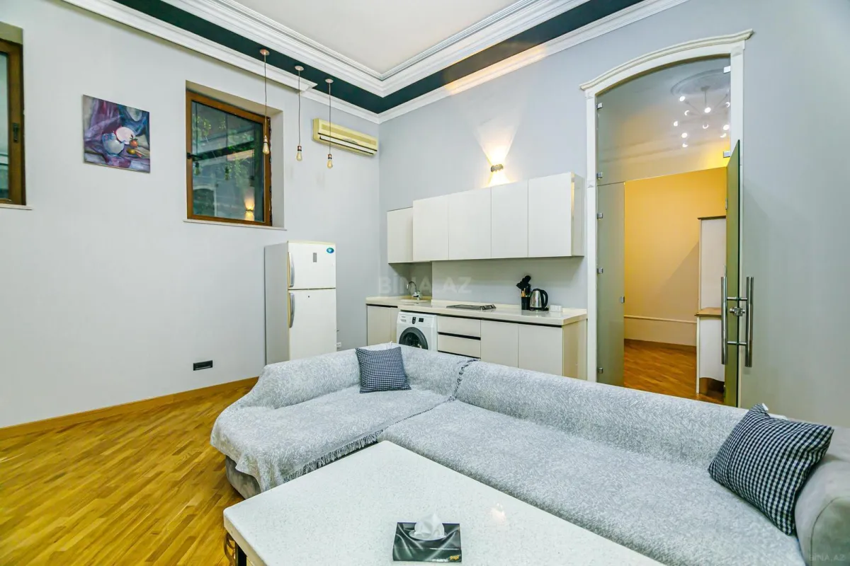 Kirayə verilir 4 otaqlı mənzil 150 m²