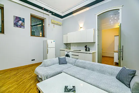 Kirayə verilir 4 otaqlı mənzil 150 m²