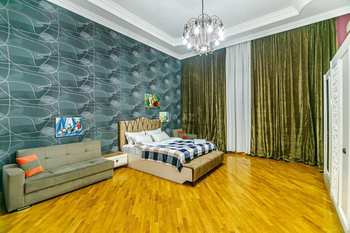 Kirayə verilir 4 otaqlı mənzil 150 m²
