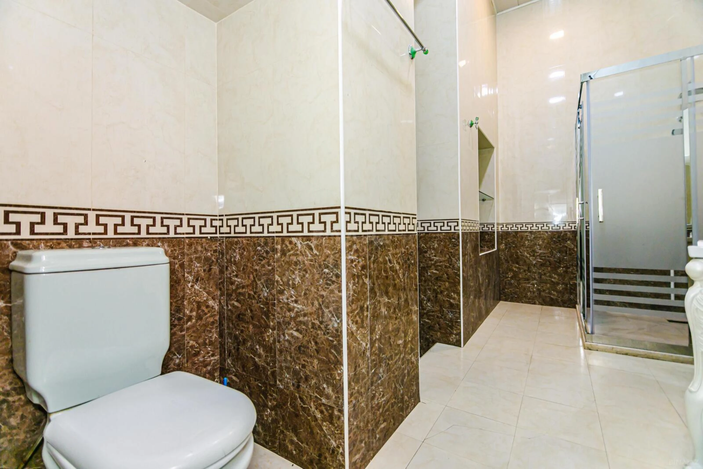 Kirayə verilir 4 otaqlı mənzil 150 m²