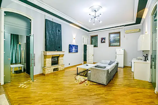 Kirayə verilir 4 otaqlı mənzil 150 m²