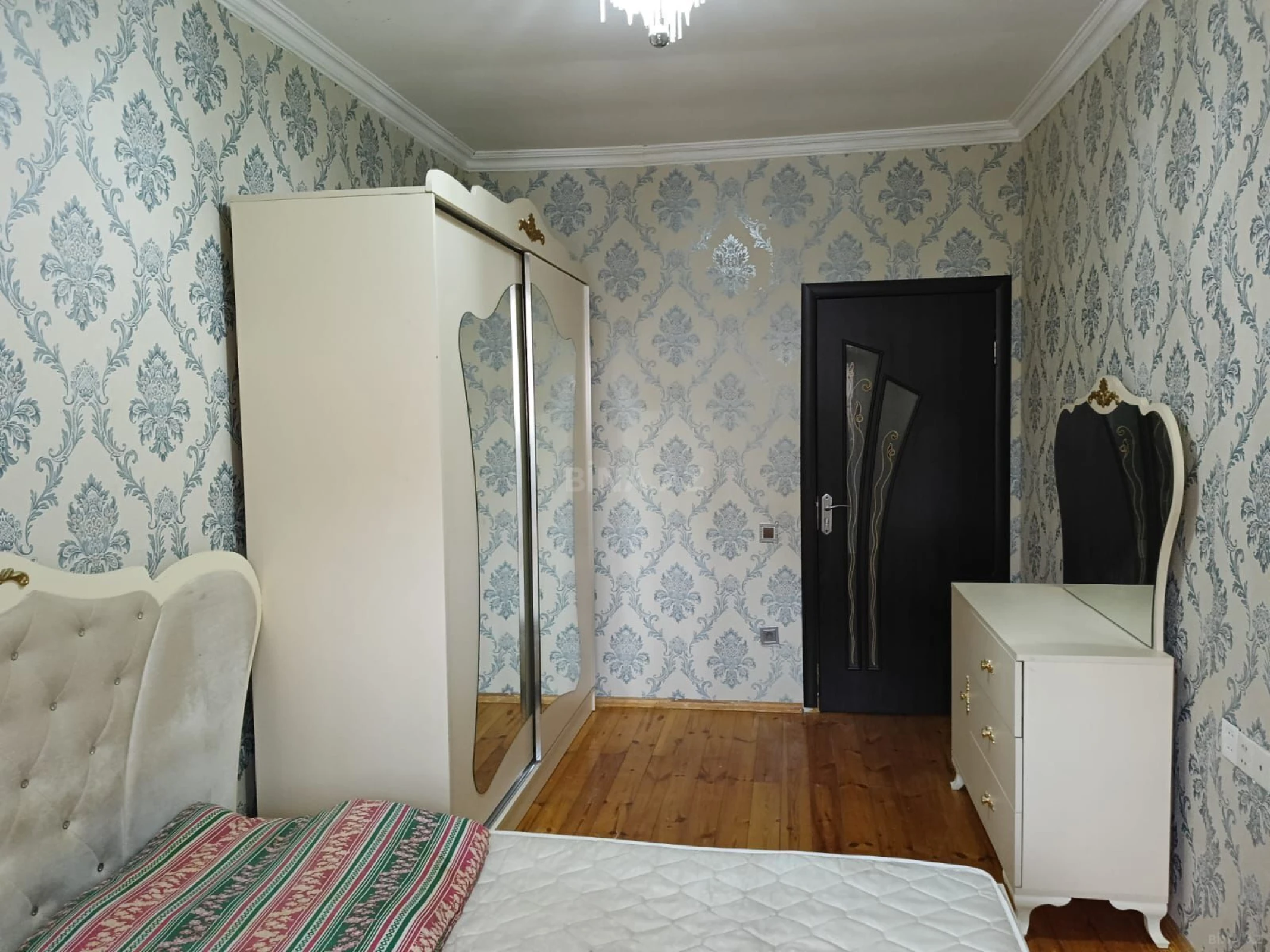 Kirayə verilir 2 otaqlı mənzil 75 m²