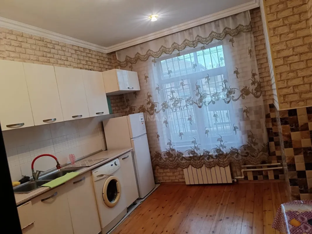 Kirayə verilir 2 otaqlı mənzil 75 m²