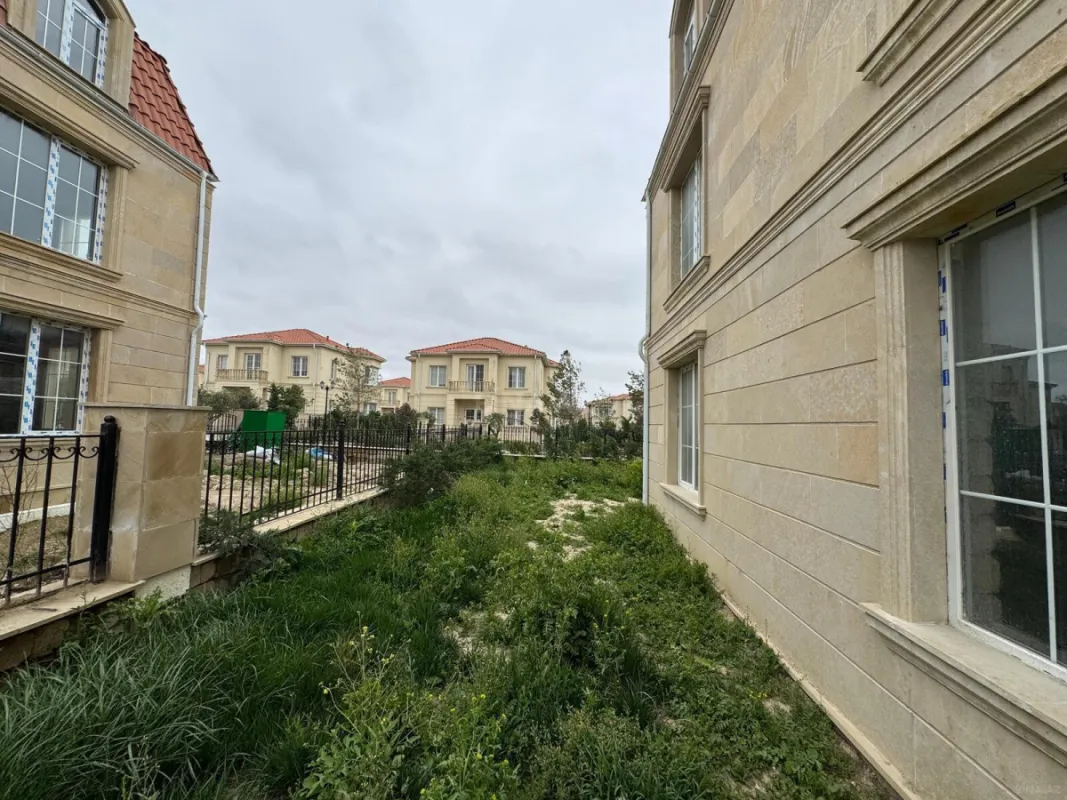 Satılır 8 otaqlı həyət evi 360 m²