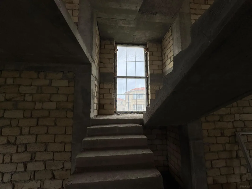 Satılır 8 otaqlı həyət evi 360 m²