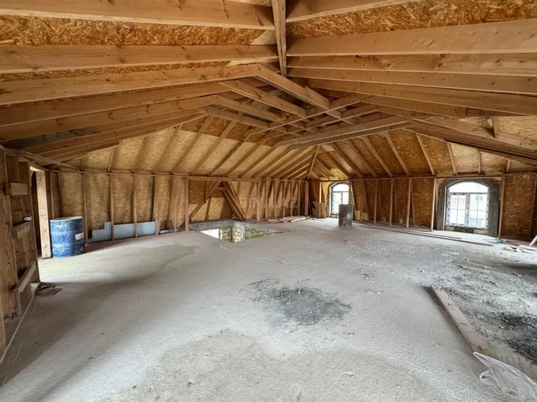 Satılır 8 otaqlı həyət evi 360 m²