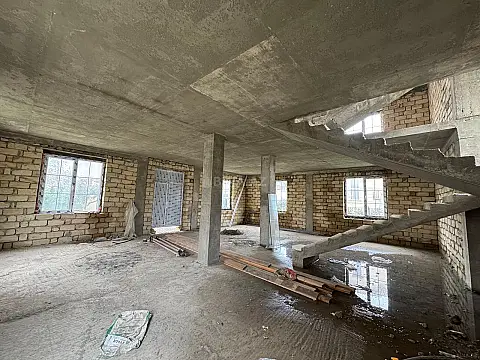 Satılır 8 otaqlı həyət evi 360 m²