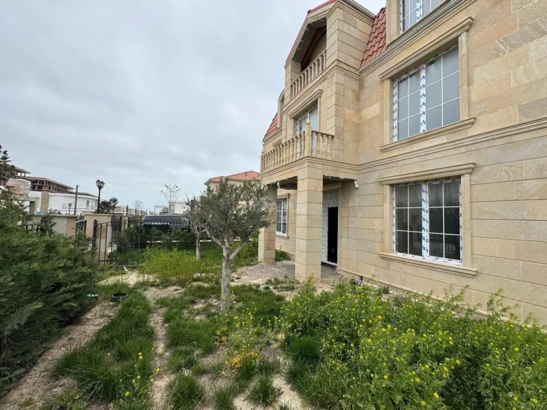 Satılır 8 otaqlı həyət evi 360 m²