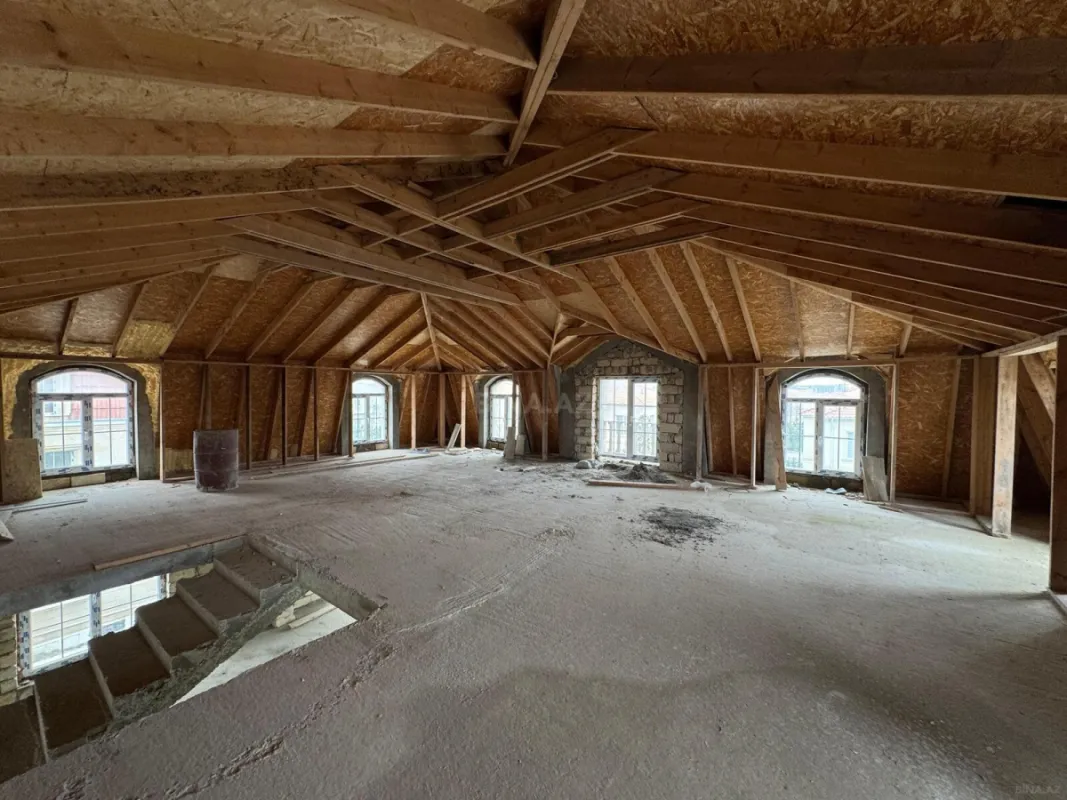 Satılır 8 otaqlı həyət evi 360 m²