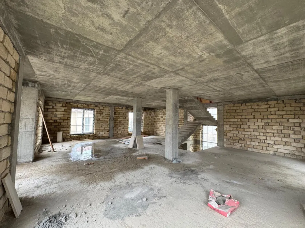 Satılır 8 otaqlı həyət evi 360 m²