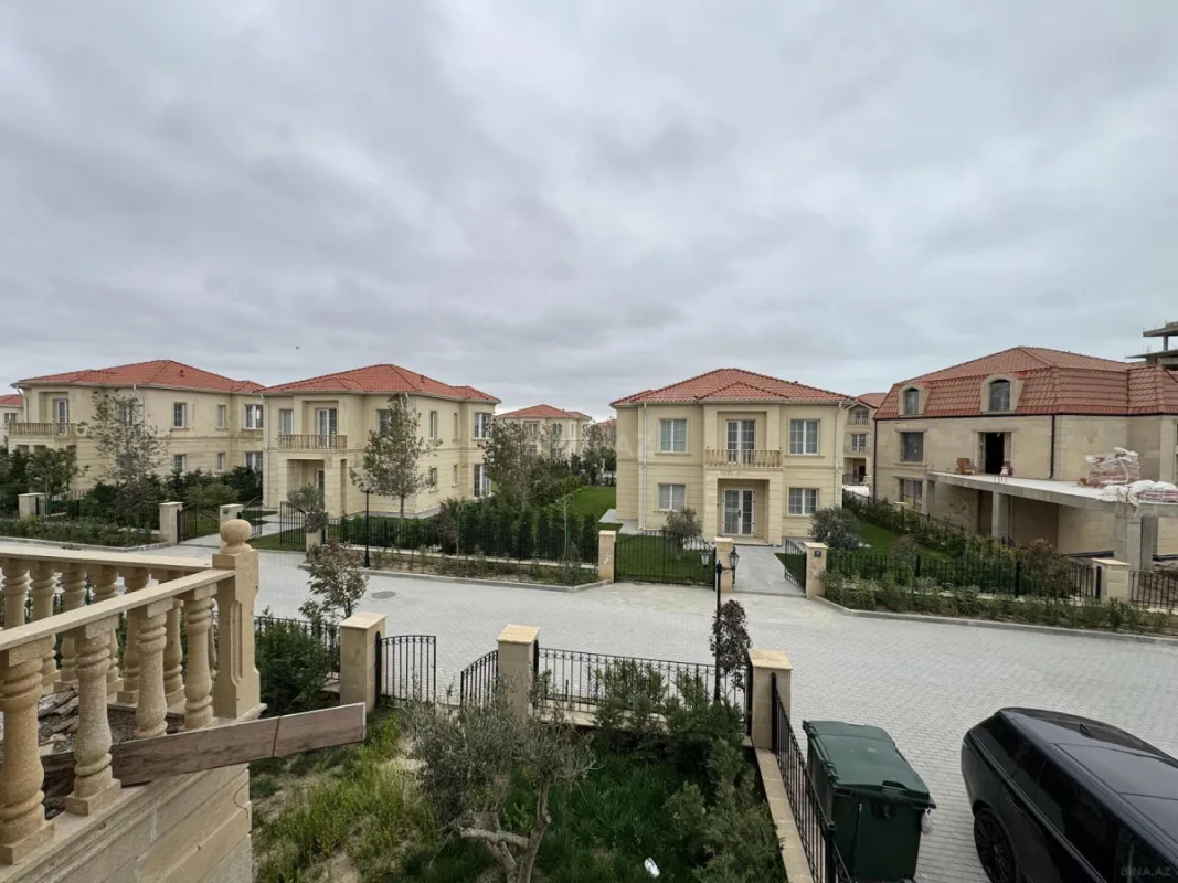 Satılır 8 otaqlı həyət evi 360 m²