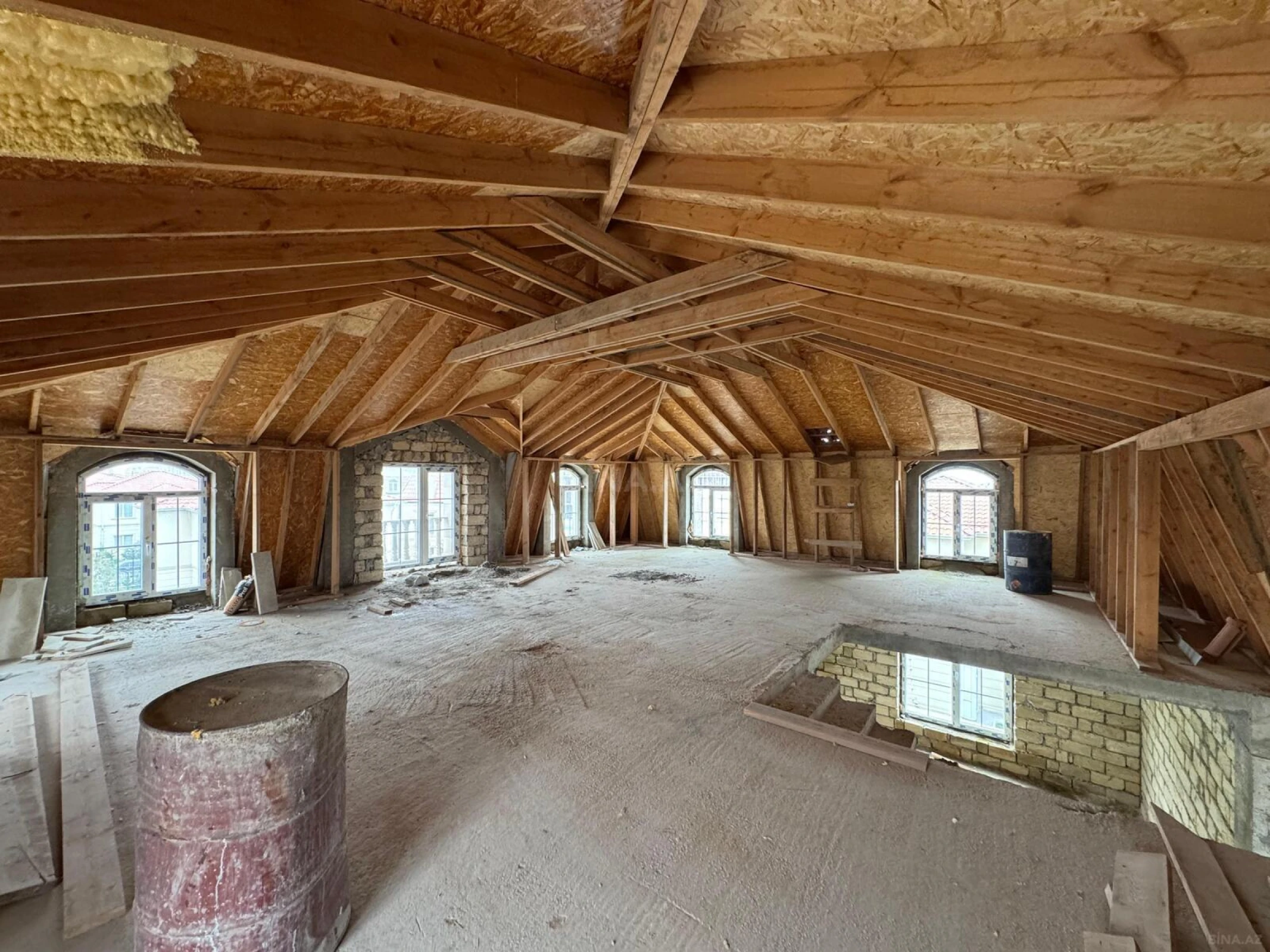 Satılır 8 otaqlı həyət evi 360 m²