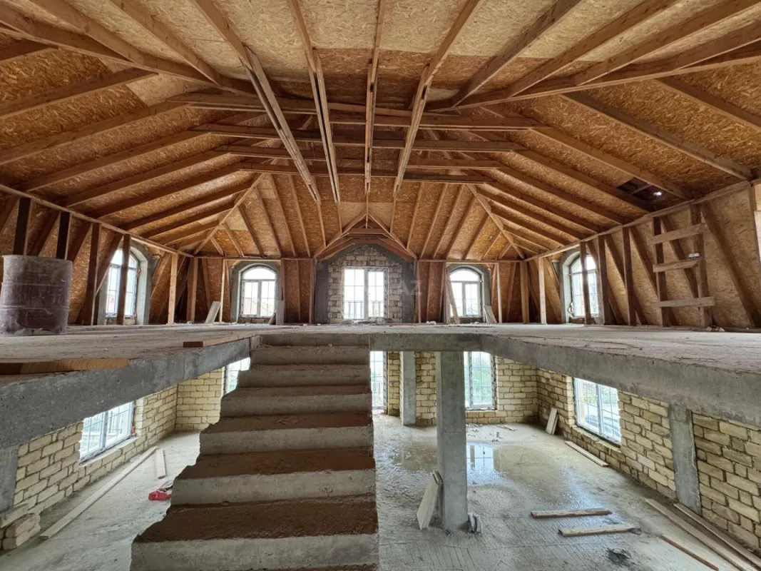 Satılır 8 otaqlı həyət evi 360 m²