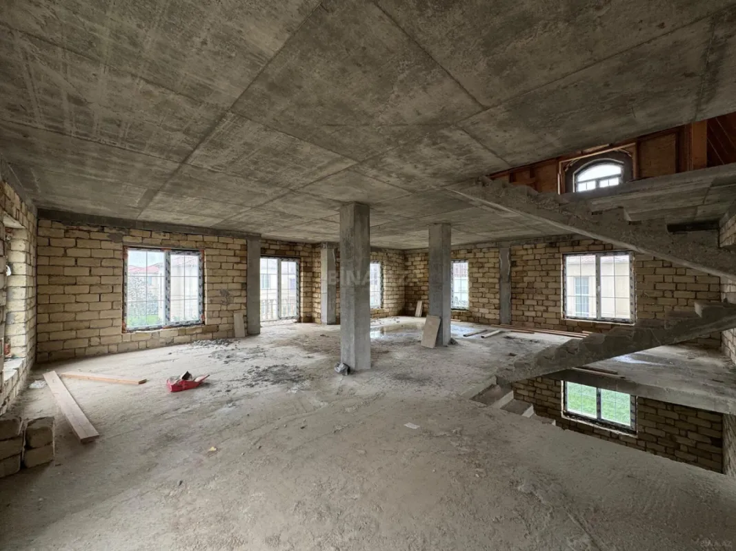 Satılır 8 otaqlı həyət evi 360 m²