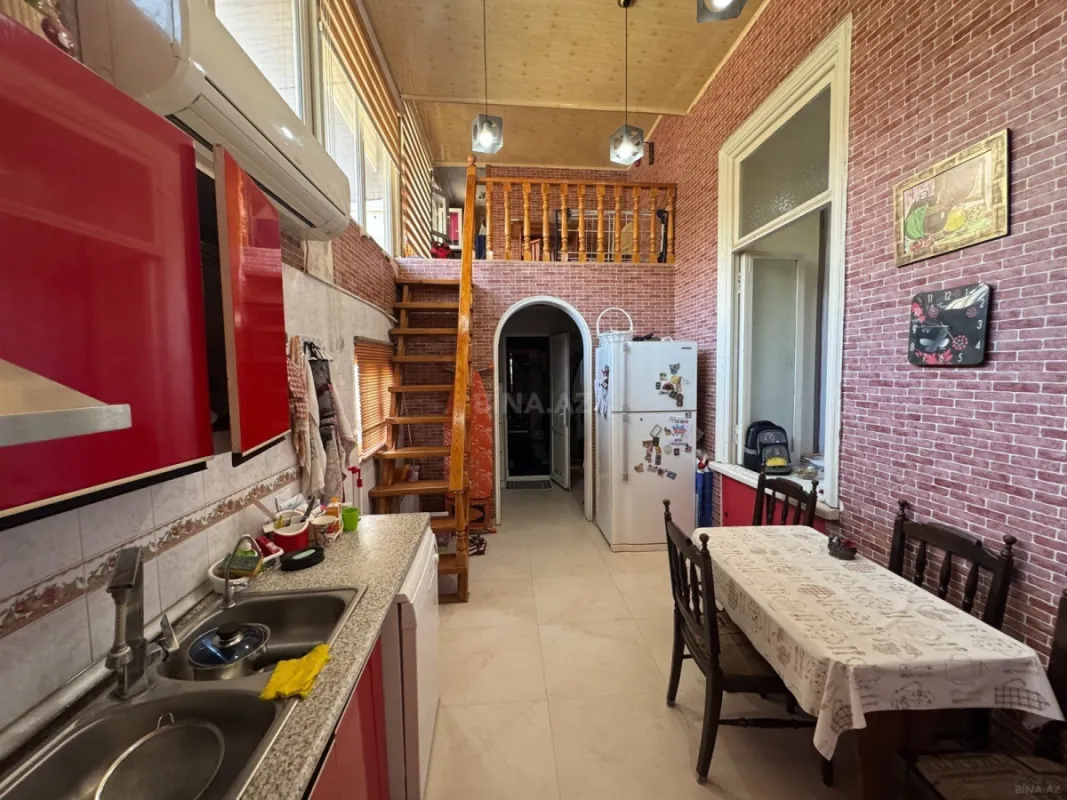 Satılır 4 otaqlı mənzil 120 m²