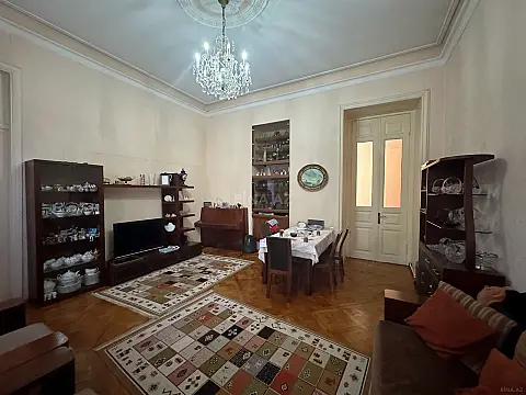 Satılır 4 otaqlı mənzil 120 m²