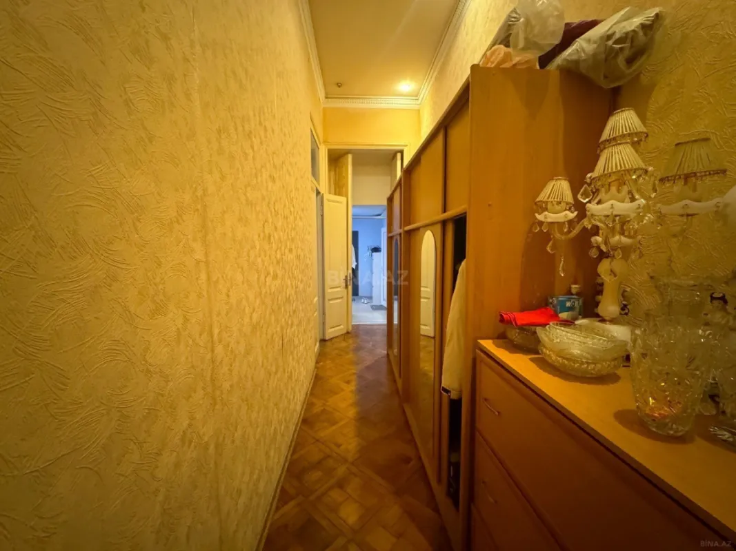 Satılır 4 otaqlı mənzil 120 m²