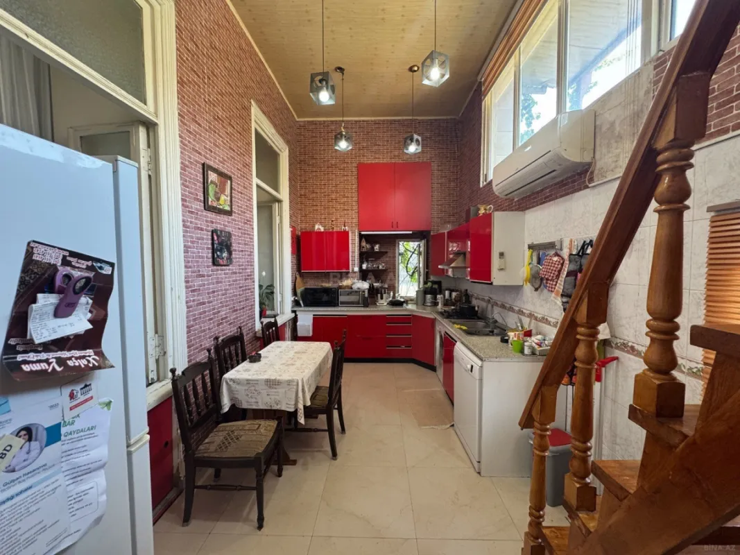 Satılır 4 otaqlı mənzil 120 m²