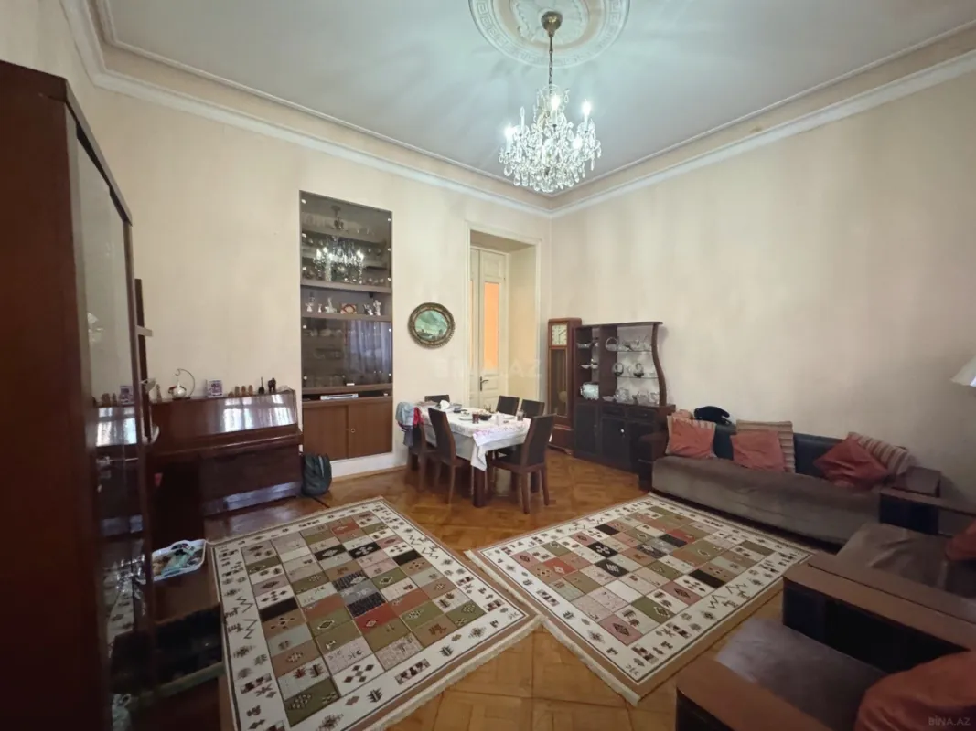 Satılır 4 otaqlı mənzil 120 m²
