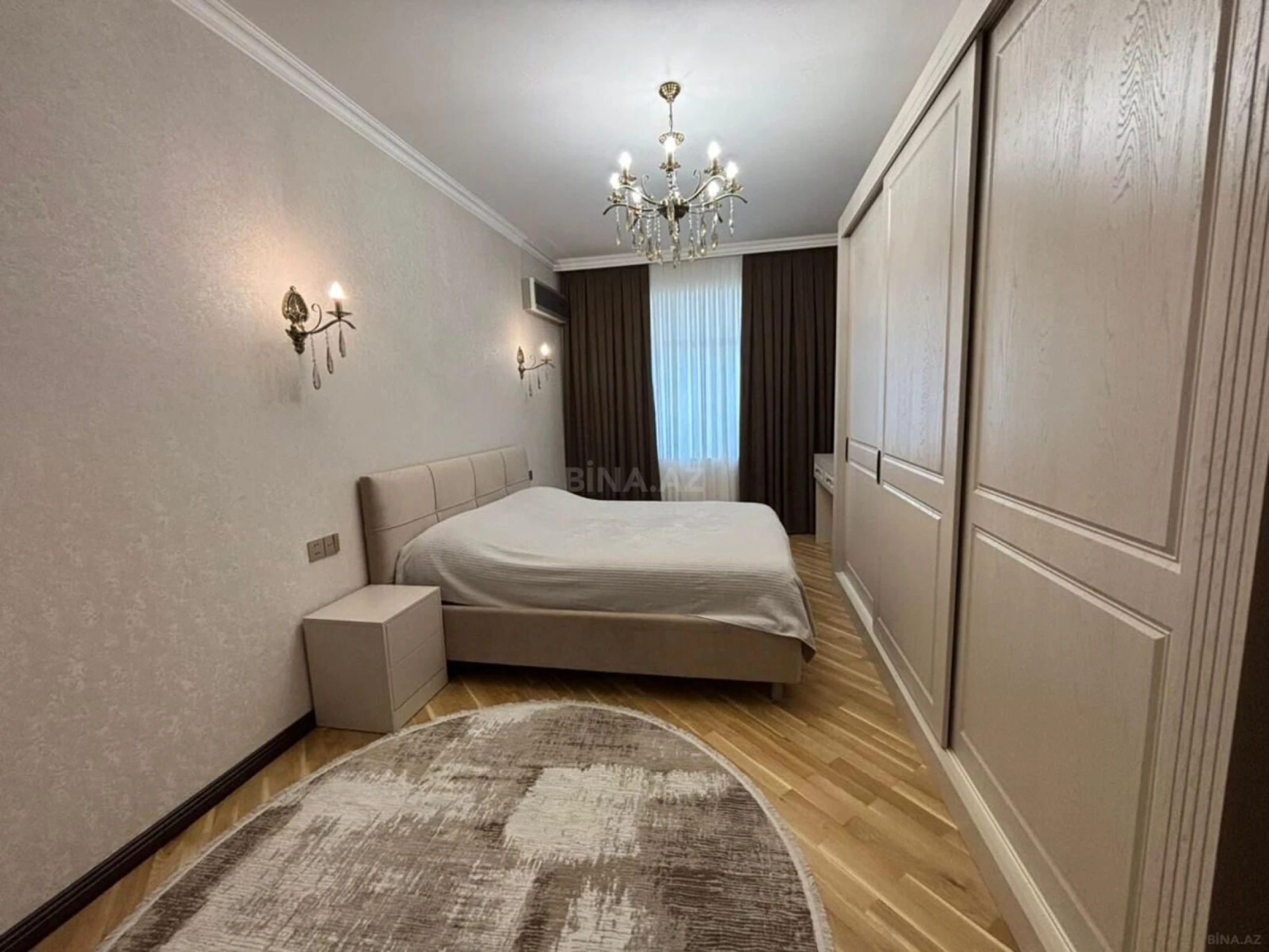 Satılır 4 otaqlı mənzil 165 m²
