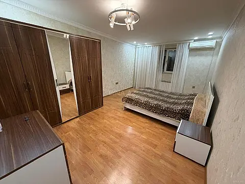 Satılır 4 otaqlı mənzil 148 m²