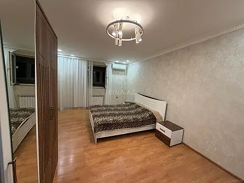 Satılır 4 otaqlı mənzil 148 m²