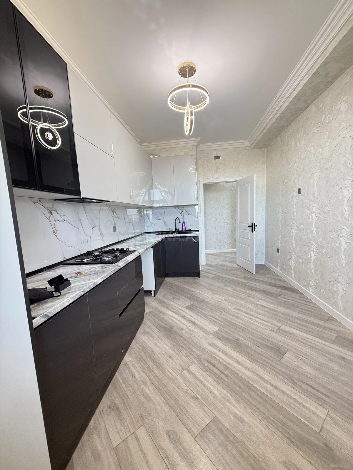 Satılır 2 otaqlı mənzil 95 m²