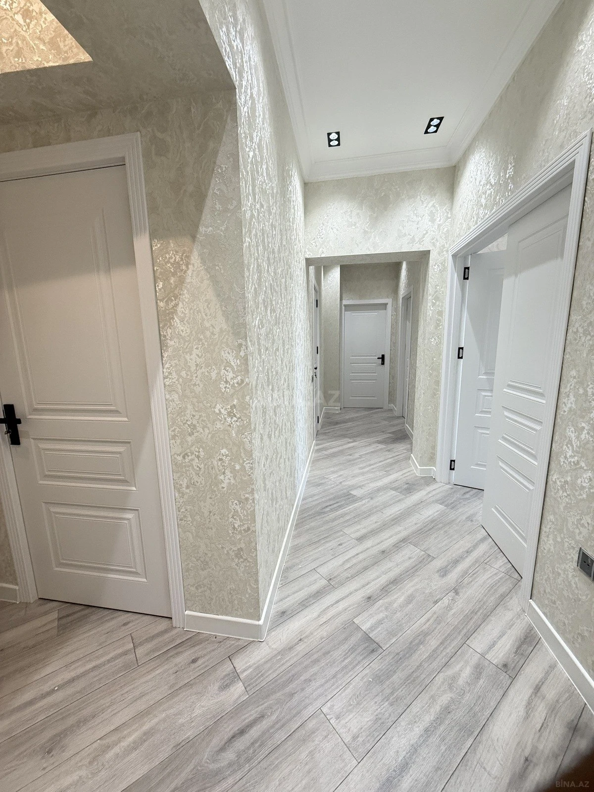 Satılır 2 otaqlı mənzil 95 m²