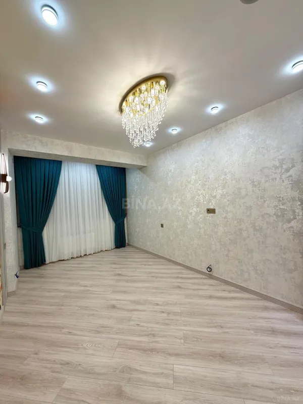 Satılır 3 otaqlı mənzil 110 m²