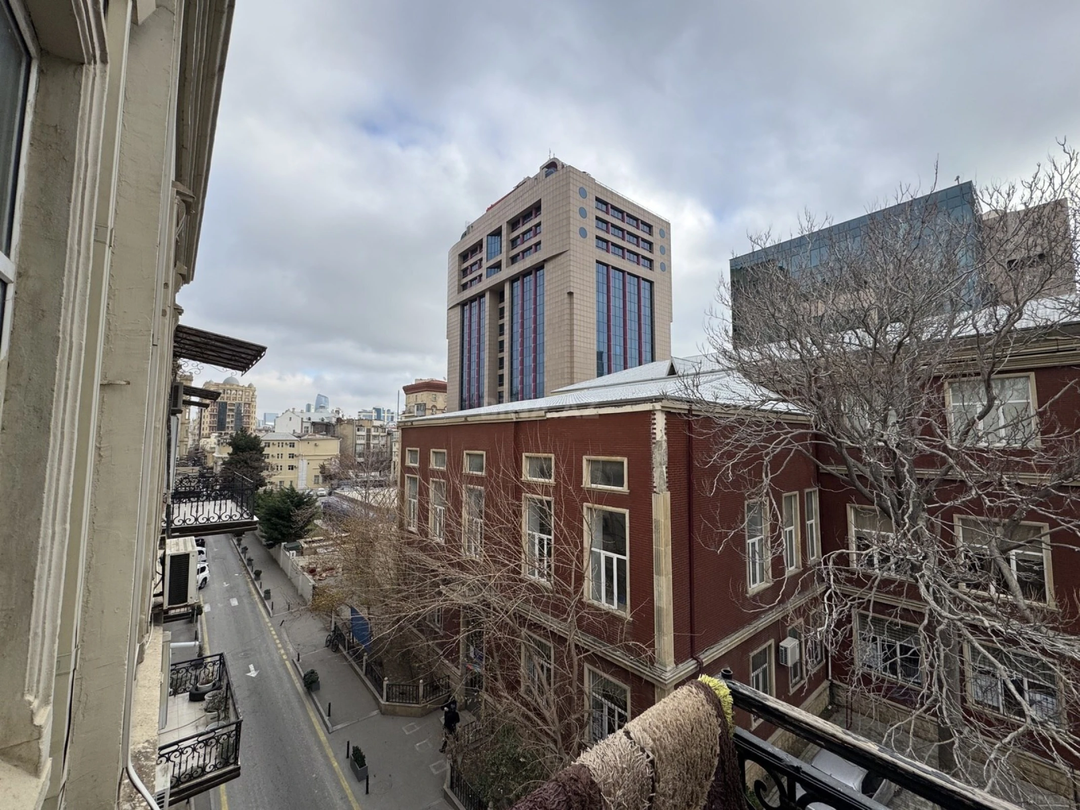 Satılır 3 otaqlı mənzil 100 m²