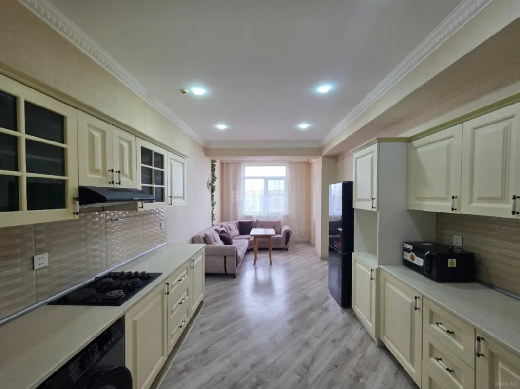 Kirayə verilir 3 otaqlı mənzil 140 m²