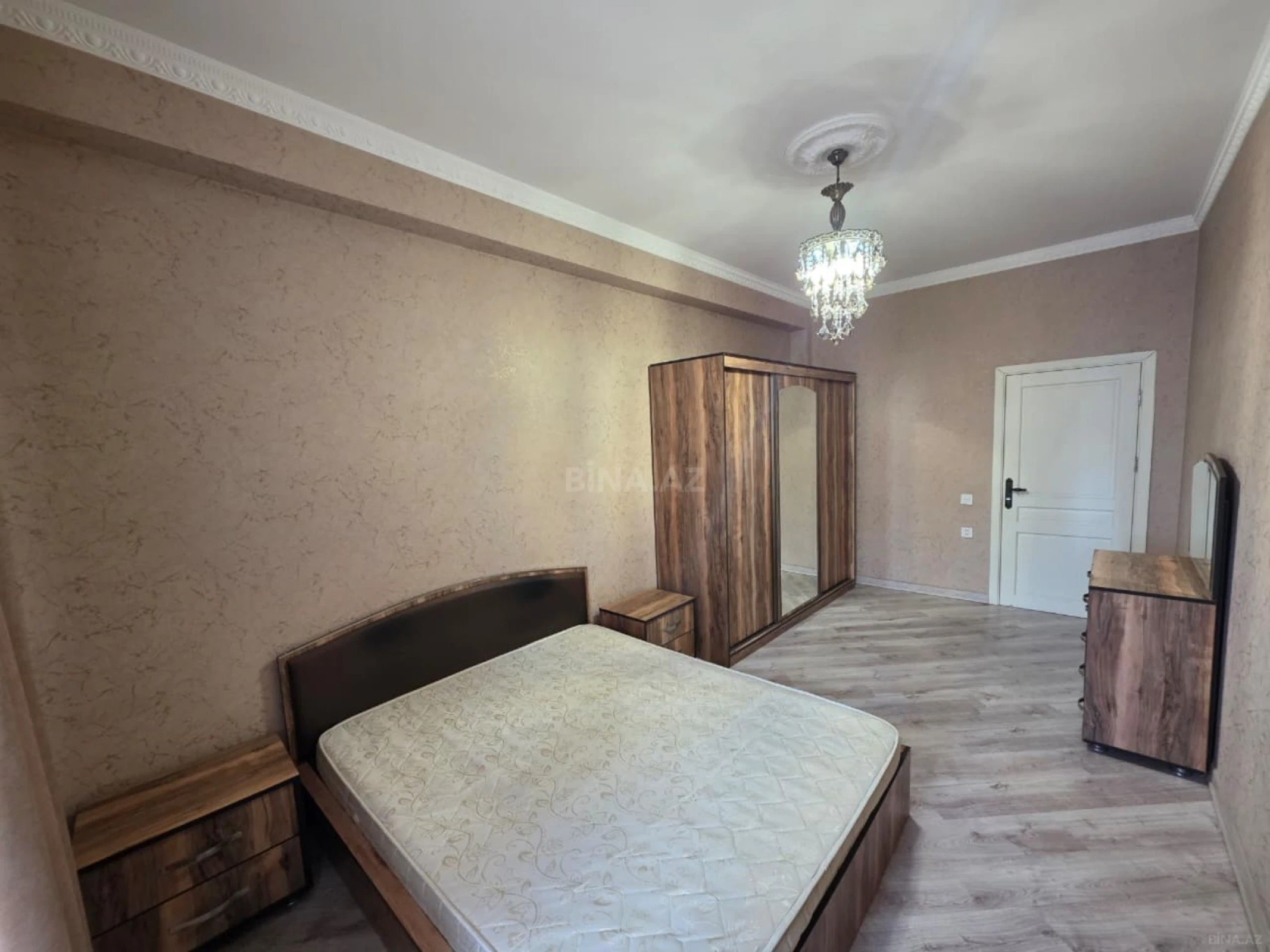 Kirayə verilir 3 otaqlı mənzil 140 m²