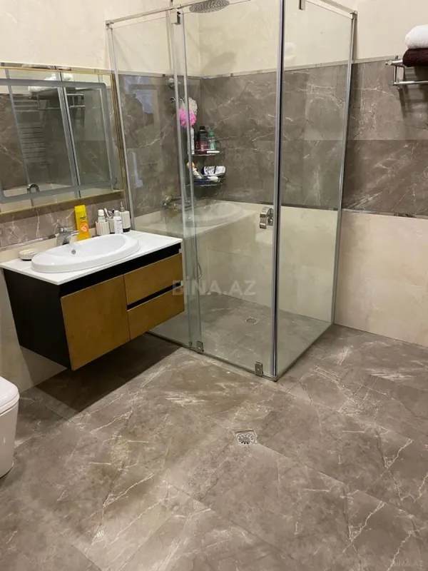 Kirayə verilir 5 otaqlı həyət evi 350 m²