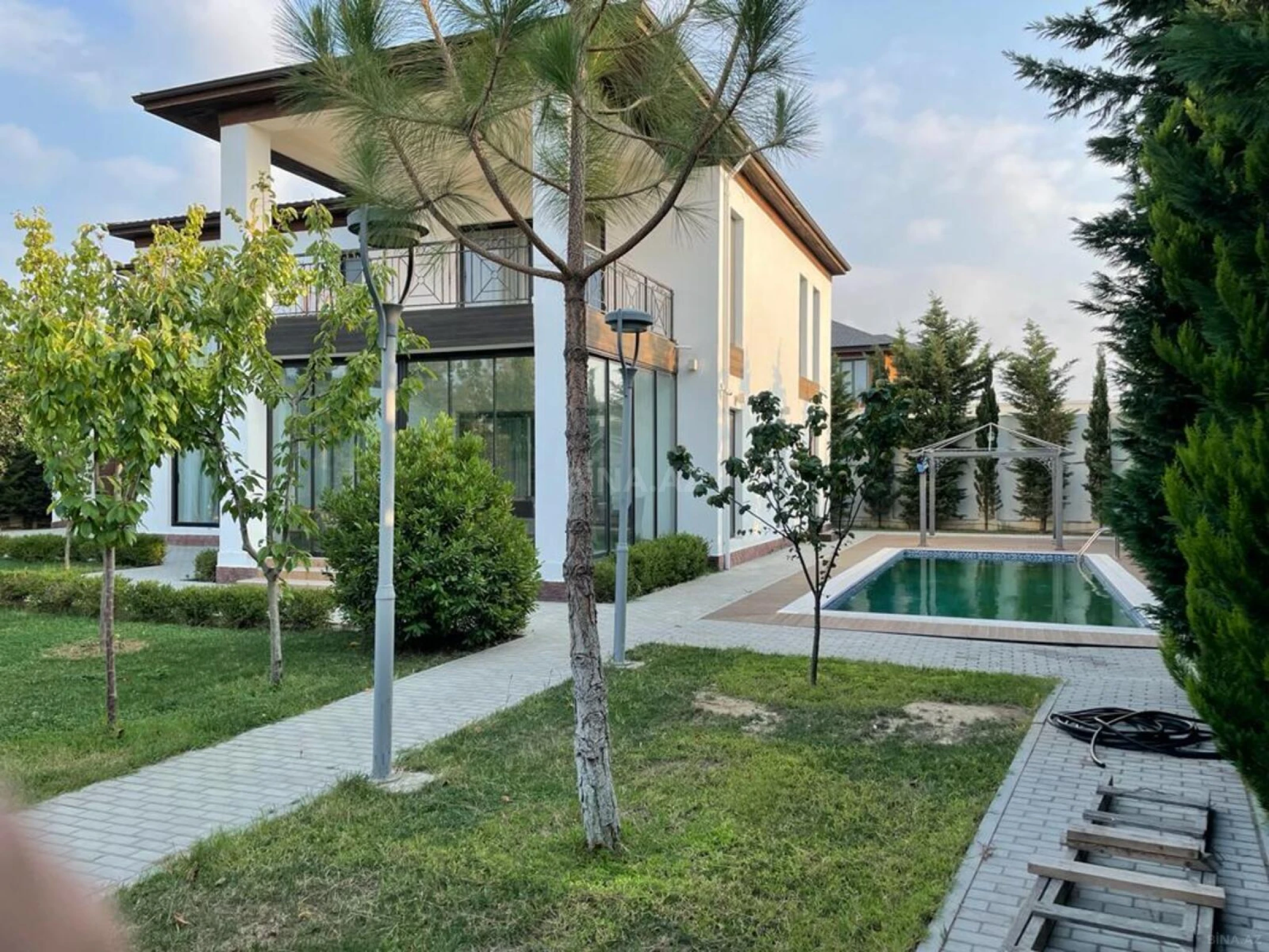 Kirayə verilir 5 otaqlı həyət evi 350 m²