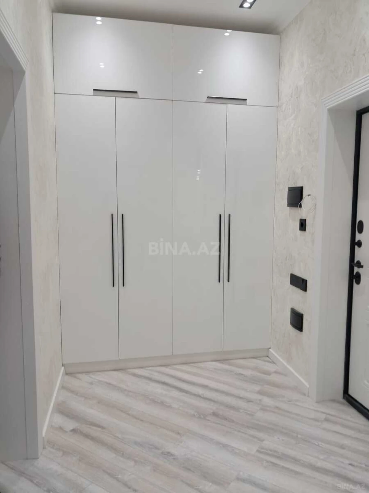 Satılır 2 otaqlı mənzil 67 m²