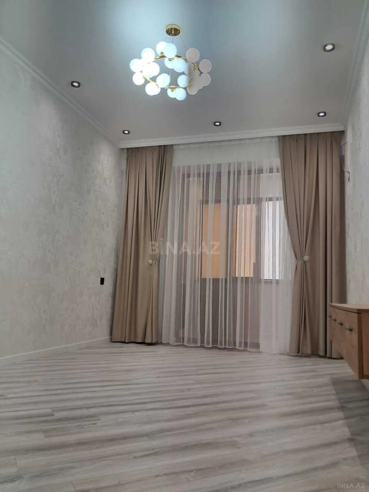 Satılır 2 otaqlı mənzil 67 m²